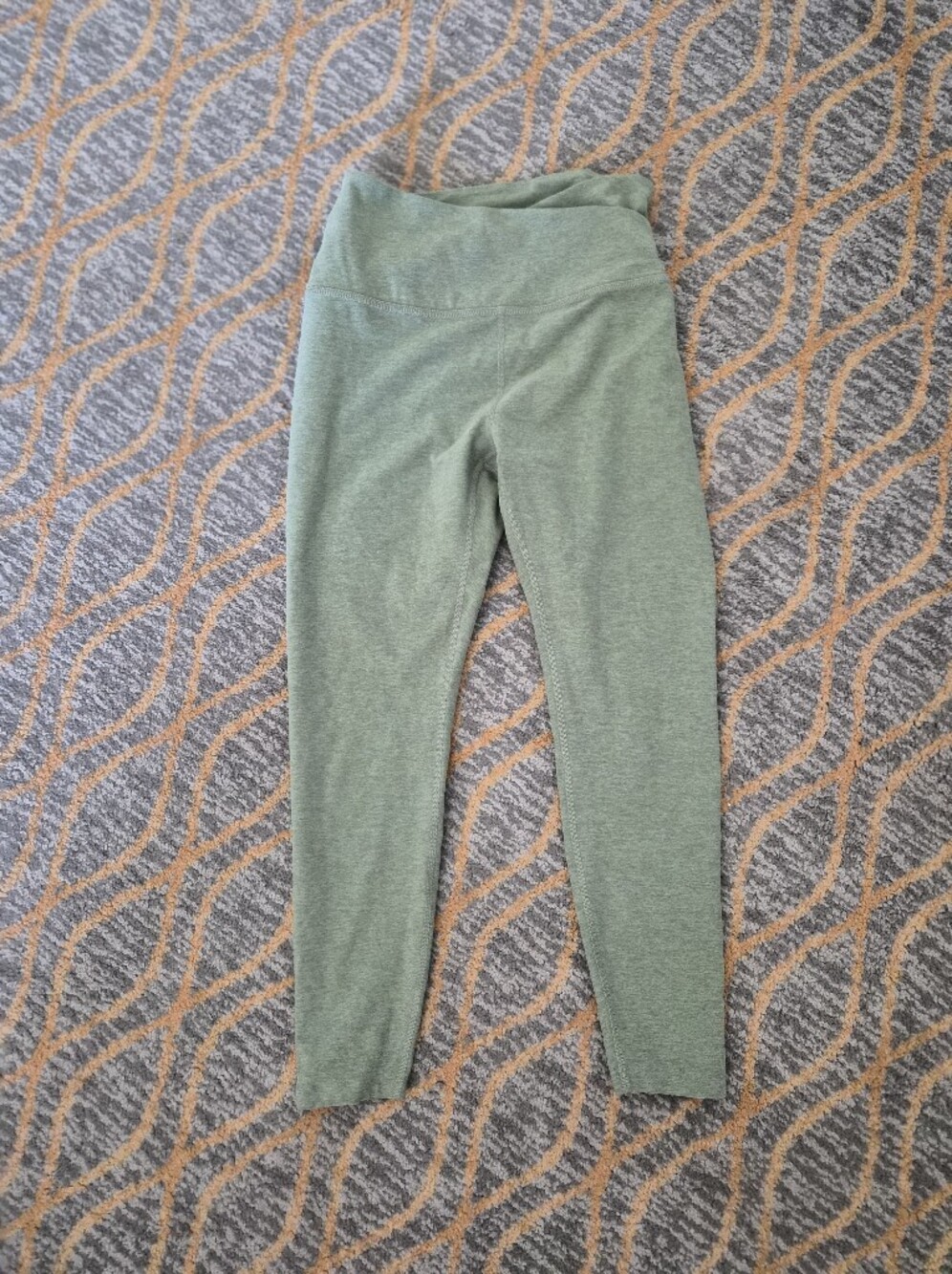 Beyond Yoga Top Leggings in Sage Green Set Large